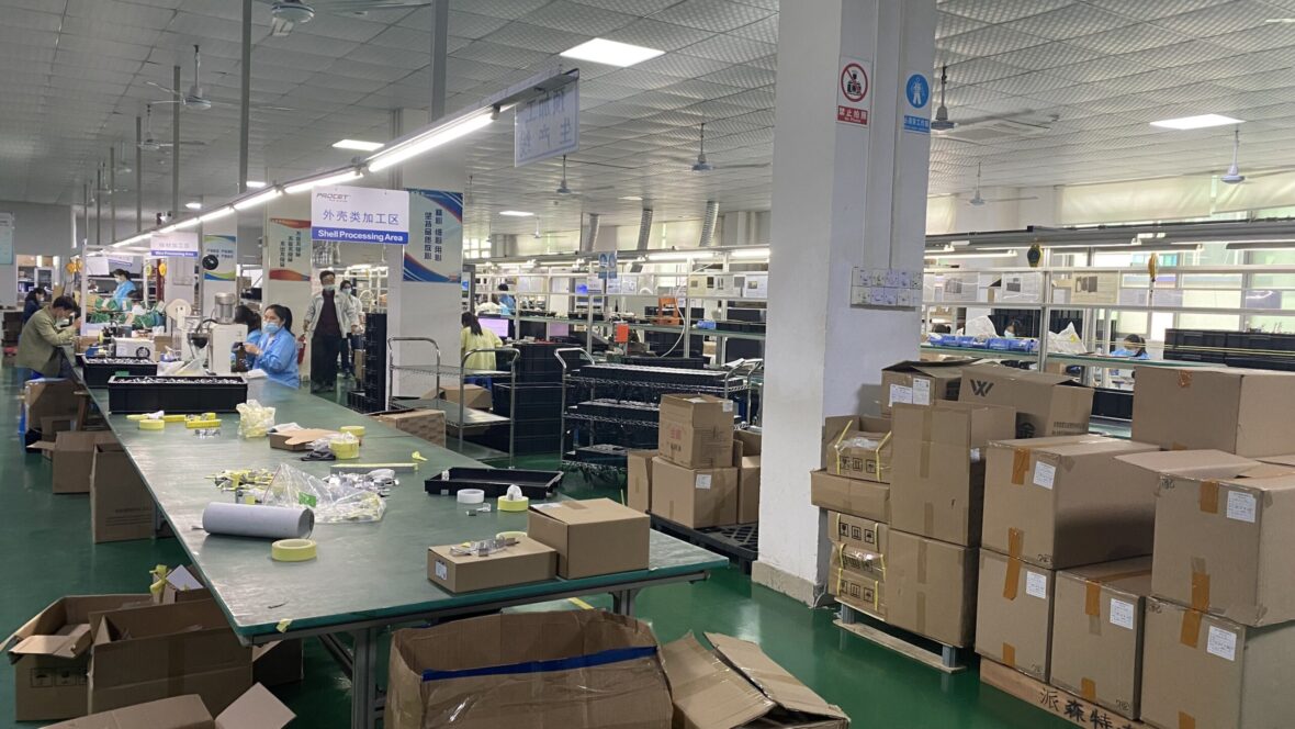 POE製品生産設備と検査設備の写真